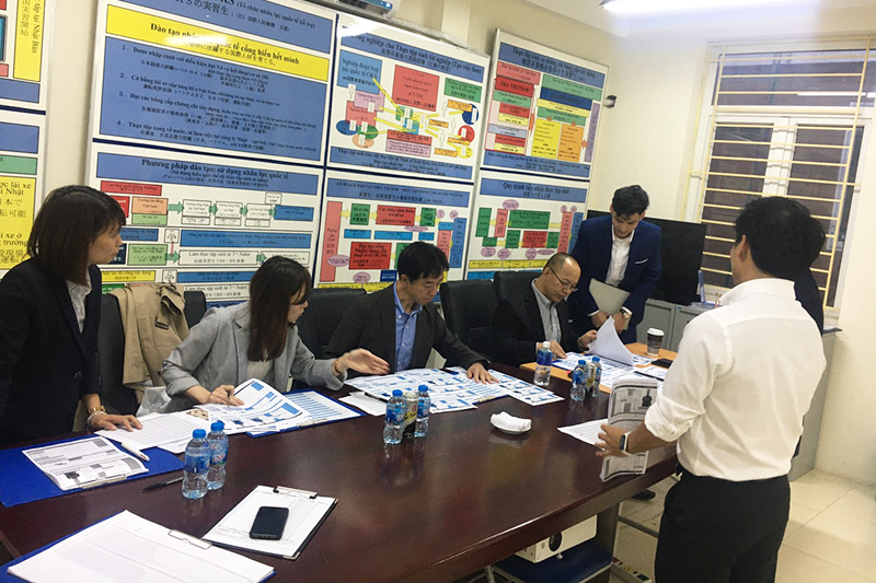 現地の選考システム